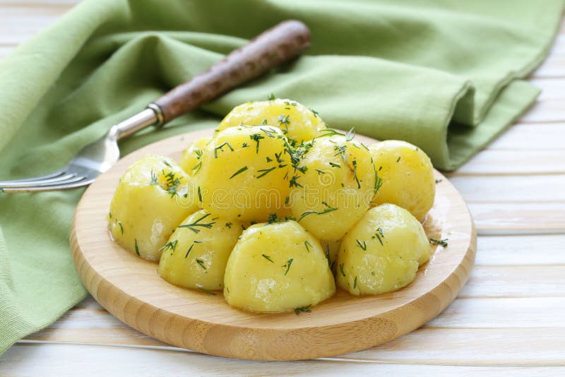 Gekochte Kartoffeln Mit Frischem Dill Stockbild Bild von kraut