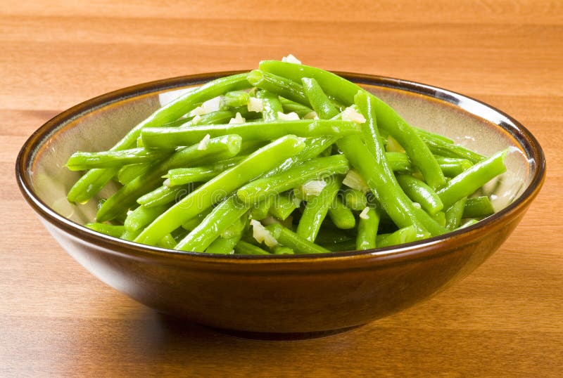 Gekochte Grüne Bohnen In Olivenöl Mit Knoblauch Und Zitrone Stockfoto ...