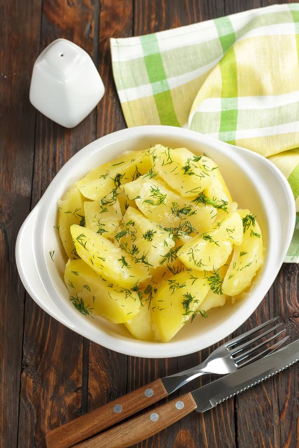 Gekochte Kartoffeln Mit Dill Stockbild Bild von ernte, betrieb 26014965