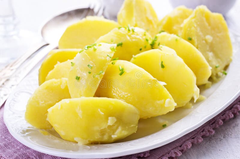 Gekochte Kartoffeln stockbild. Bild von teller, bayerisch 42920509