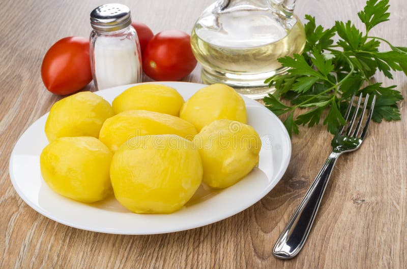 Gekochte Kartoffeln Mit Petersilie Auf Einer Platte Stockbild Bild