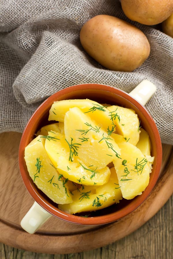 Gekochte Kartoffeln Mit Dill Stockbild Bild von ernte, betrieb 26014965