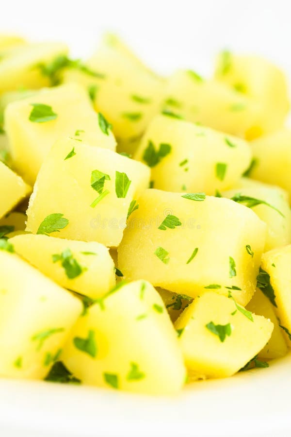 Gekochte Kartoffeln Mit Petersilie Auf Einer Platte Stockbild Bild