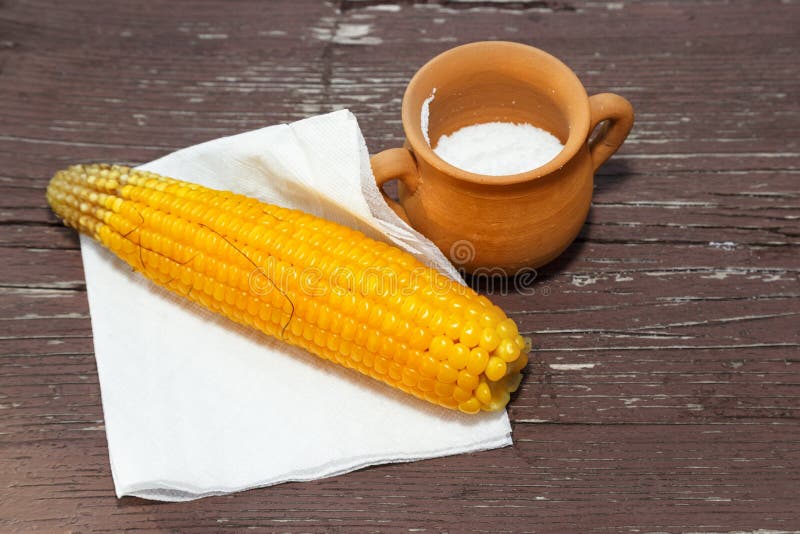 Gekochter Mais stockfoto. Bild von vegetarier, salz, mais - 44211920