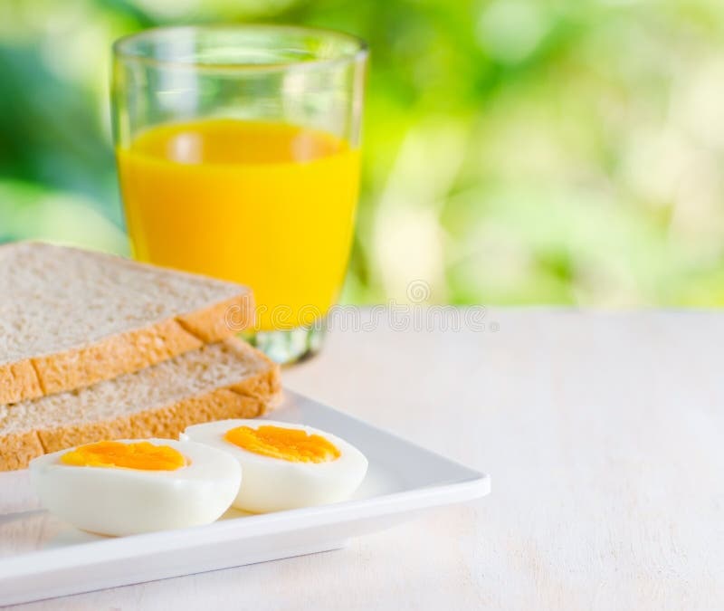 Gekochtes Ei, Toast Und Orangensaft Stockfoto - Bild von gesund ...