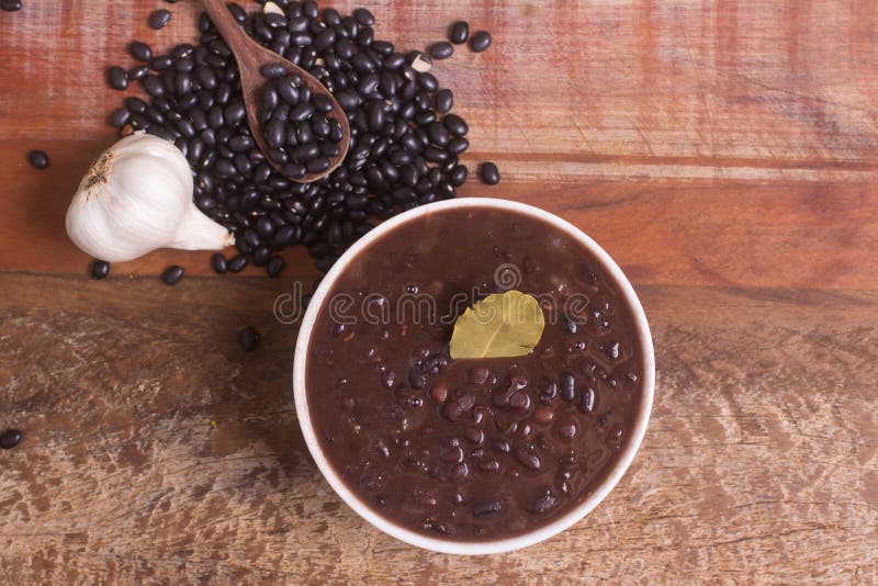 Gekookte Zwarte Bonen in een kom royalty-vrije stock afbeelding
