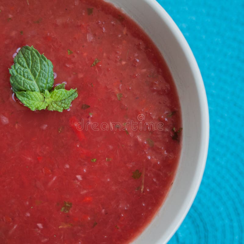 Gekühltes Wassermelone gazpacho lizenzfreies stockbild Gekühltes Wassermelone gazpacho lizenzfreies stockbild
