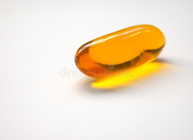 Gel molle della vitamina gialla della pillola immagini stock Gel molle della vitamina gialla della pillola immagini stock