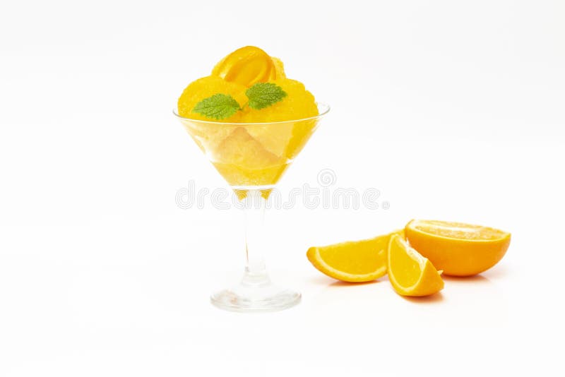 Gelado alaranjado Sorvete alaranjado do ver?o com hortel? e fatias alaranjadas fotos de stock royalty free Gelado alaranjado Sorvete alaranjado do ver?o com hortel? e fatias alaranjadas fotos de stock royalty free