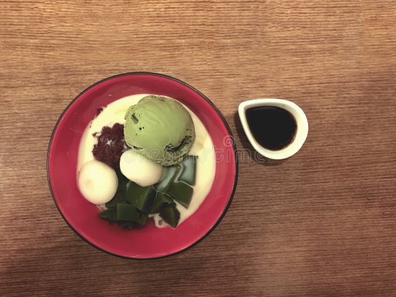 Gelado japonês de chá verde imagem de stock Gelado japonês de chá verde imagem de stock