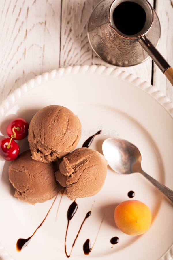 Download Gelato del cioccolato fotografia stock. Immagine di oggetto - 56888646