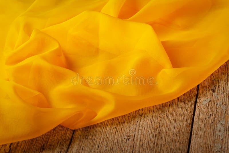 Gelber silk Schal lizenzfreies stockfoto Gelber silk Schal lizenzfreies stockfoto