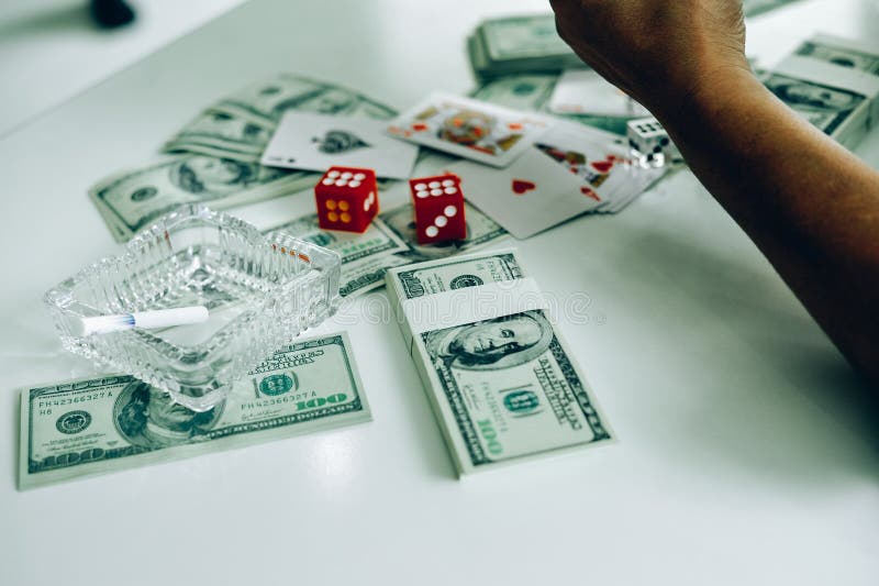 Geld en handen van een jonge zakenman Succes in de zaken stock fotografie Geld en handen van een jonge zakenman Succes in de zaken stock fotografie