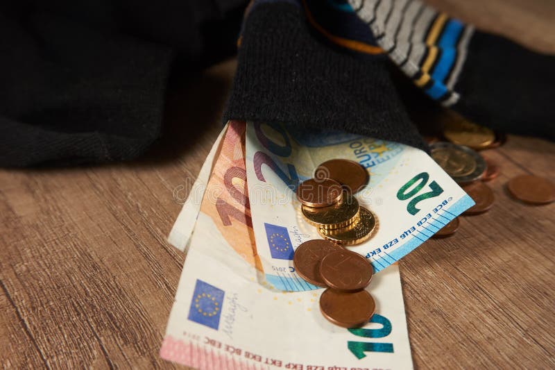 Geld in Socken verstecken ist eine unsichere Geldanlage