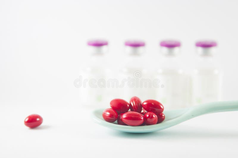 Gele deklaagtablet in lepel royalty-vrije stock fotografie