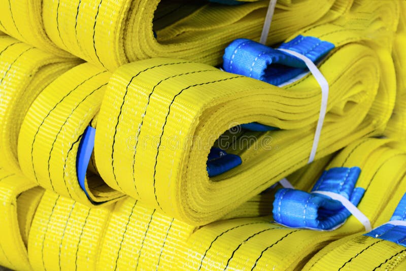 Gele nylon zachte opheffende die slingers in stapels worden gestapeld royalty-vrije stock foto's Gele nylon zachte opheffende die slingers in stapels worden gestapeld royalty-vrije stock foto's