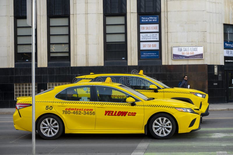 Gele taxi ' s in het centrum van edmonton