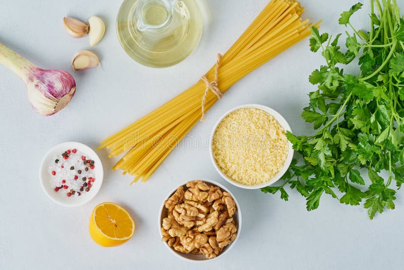 Geleidelijk recept E Hoogste mening, blauwe achtergrond royalty-vrije stock fotografie Geleidelijk recept E Hoogste mening, blauwe achtergrond royalty-vrije stock fotografie