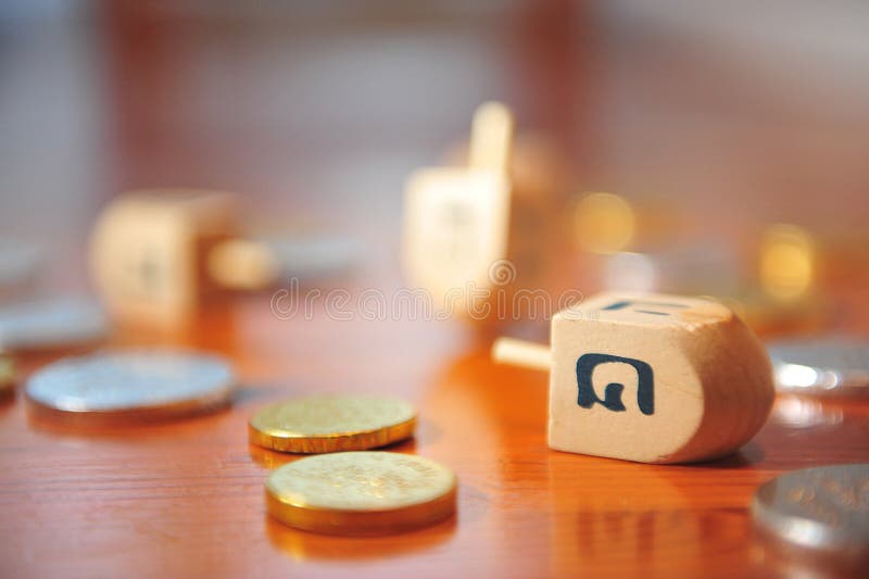gelt dreidels стоковое изображение gelt dreidels стоковое изображение