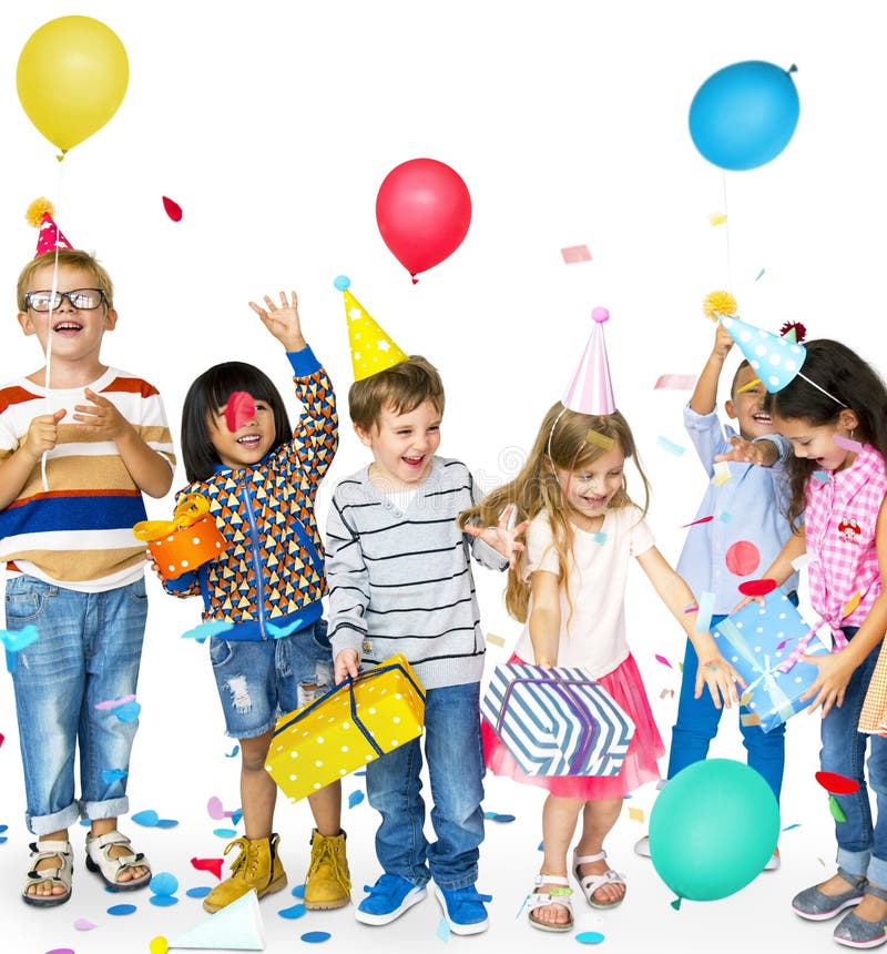 Gelukgroep leuke en aanbiddelijke kinderen die partij hebben stock foto Gelukgroep leuke en aanbiddelijke kinderen die partij hebben stock foto