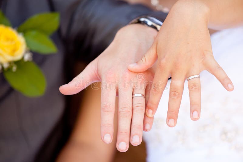 Gelukkig net getrouwd stel stock foto