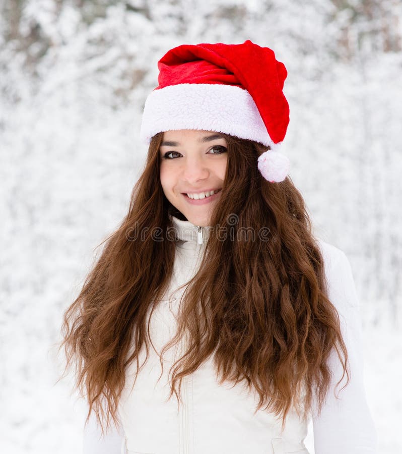 Gelukkig tienermeisje met rode santahoed stock afbeelding Gelukkig tienermeisje met rode santahoed stock afbeelding