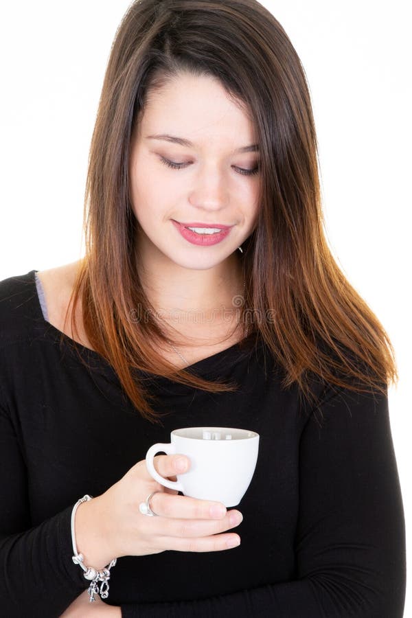 Gelukkige aantrekkelijke vrouw met ogen gesloten het drinken kop thee stock fotografie Gelukkige aantrekkelijke vrouw met ogen gesloten het drinken kop thee stock fotografie