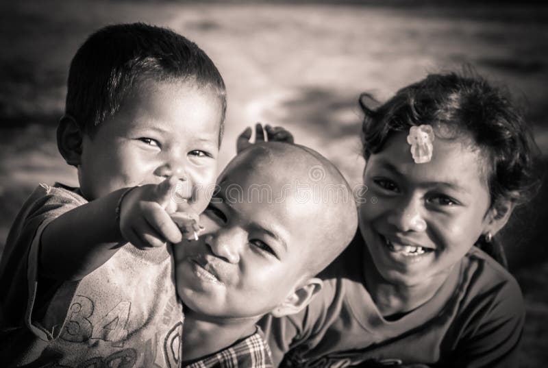 Gelukkige Cambodjaanse kinderen stock fotografie Gelukkige Cambodjaanse kinderen stock fotografie