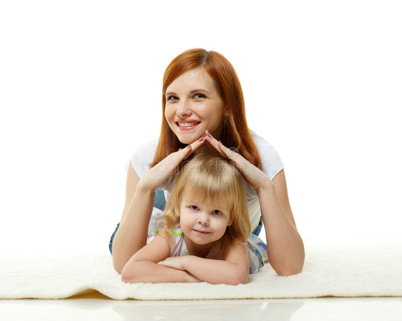 Gelukkige jonge familie. stock afbeelding Gelukkige jonge familie. stock afbeelding