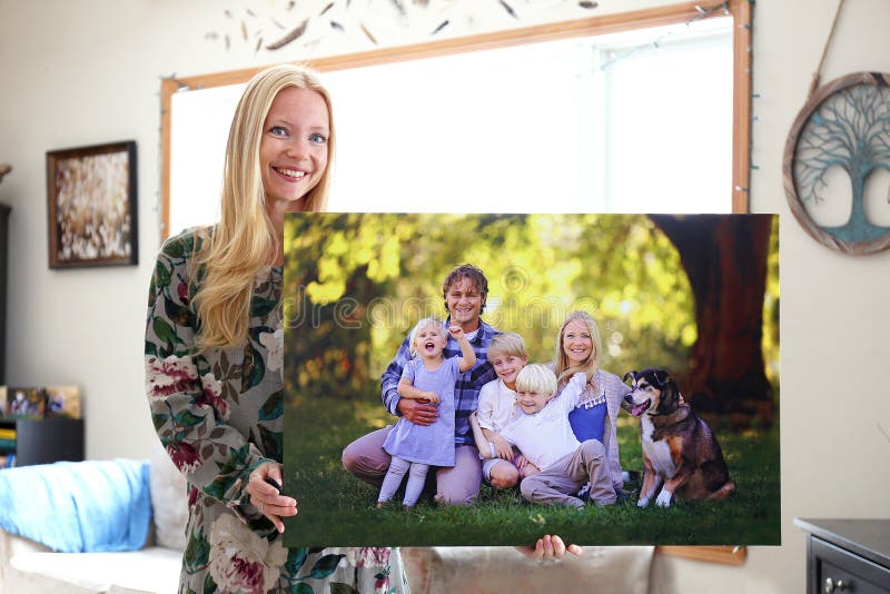 Gelukkige Jonge het Canvasdruk van de Vrouwenholding van Familieportret