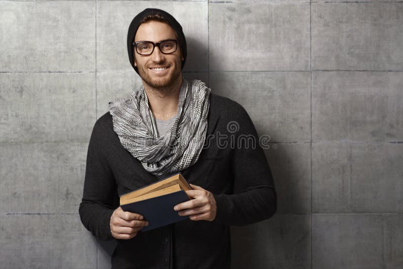 Gelukkige jonge mens met boek stock foto Gelukkige jonge mens met boek stock foto