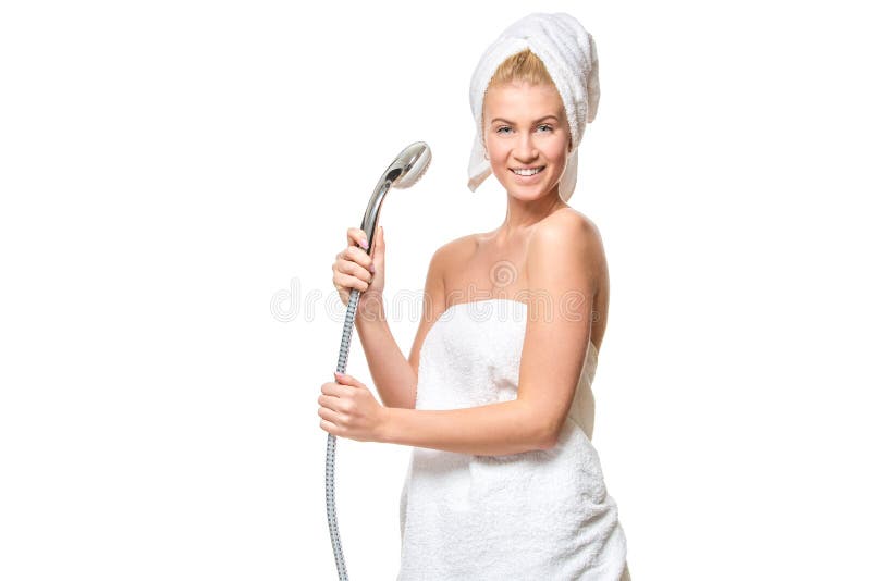 Gelukkige mooie vrouw in handdoek die gebruikend douche die pret hebben zingen royalty-vrije stock foto's Gelukkige mooie vrouw in handdoek die gebruikend douche die pret hebben zingen royalty-vrije stock foto's