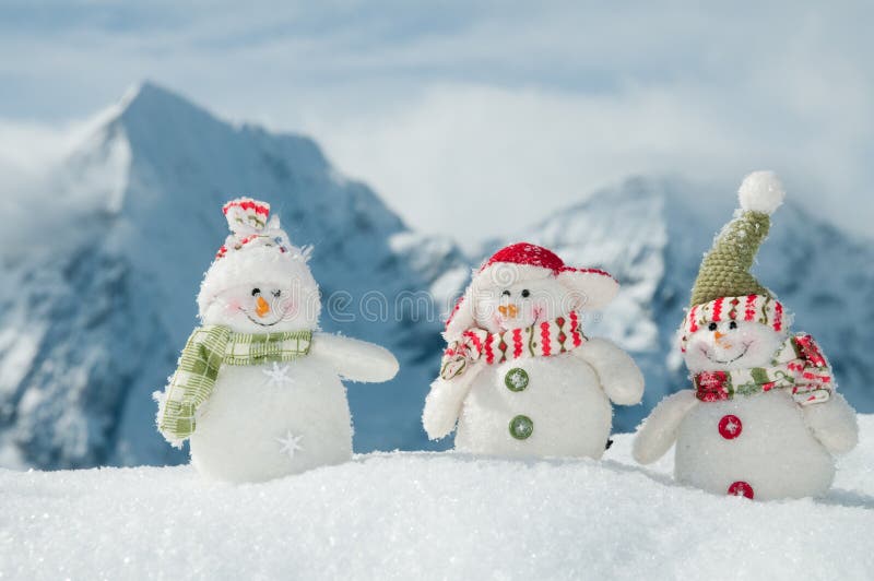 Gelukkige sneeuwmanvrienden