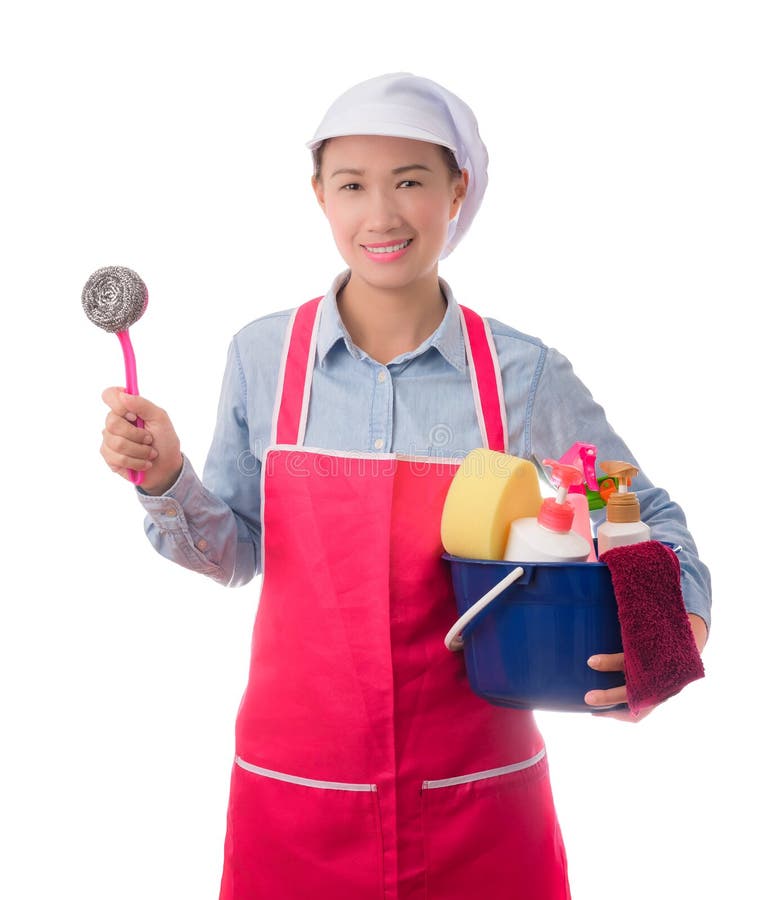 Gelukkige vrouw die een emmerhoogtepunt van het schoonmaken van geïsoleerde levering houden stock afbeelding Gelukkige vrouw die een emmerhoogtepunt van het schoonmaken van geïsoleerde levering houden stock afbeelding