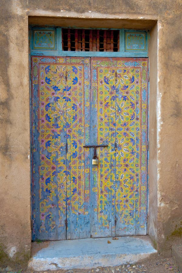 Gemalte Tür mit buntem orientalischem Muster, Rabat, Marokko stockfoto Gemalte Tür mit buntem orientalischem Muster, Rabat, Marokko stockfoto