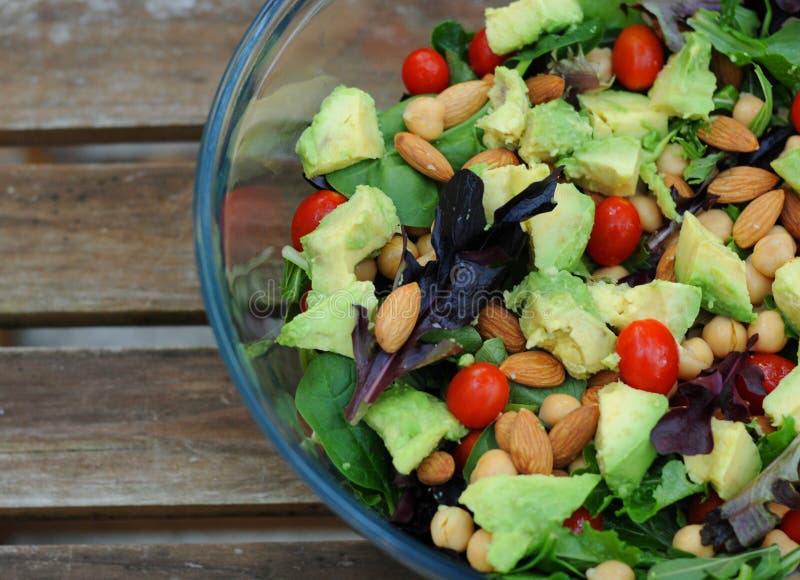 Gemischter grüner Salat stockfoto. Bild von kichererbsen - 29142184