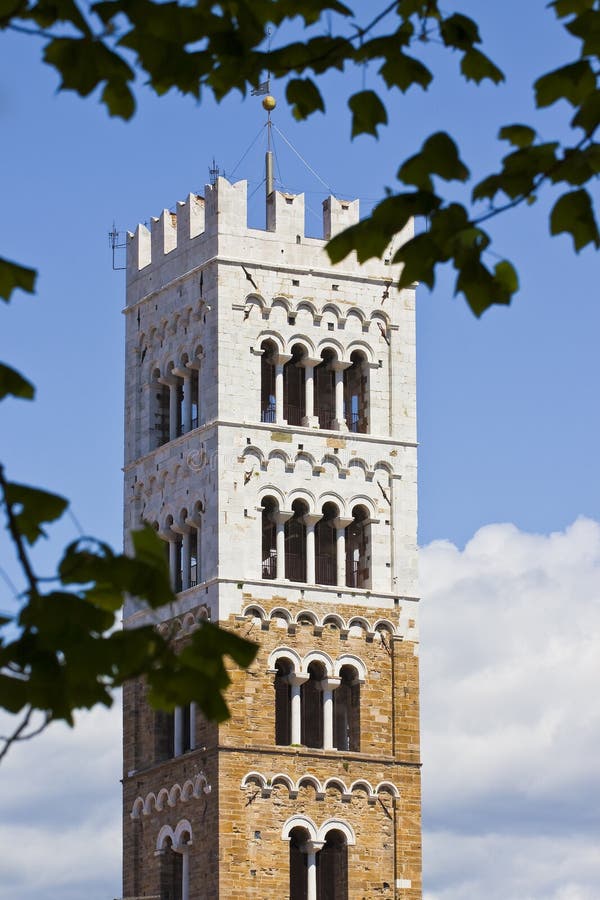 Gemälde aus Stein und weißem Marmor, kursiv tuscany lucca Stadtwappen mit Kopierraum stockbilder