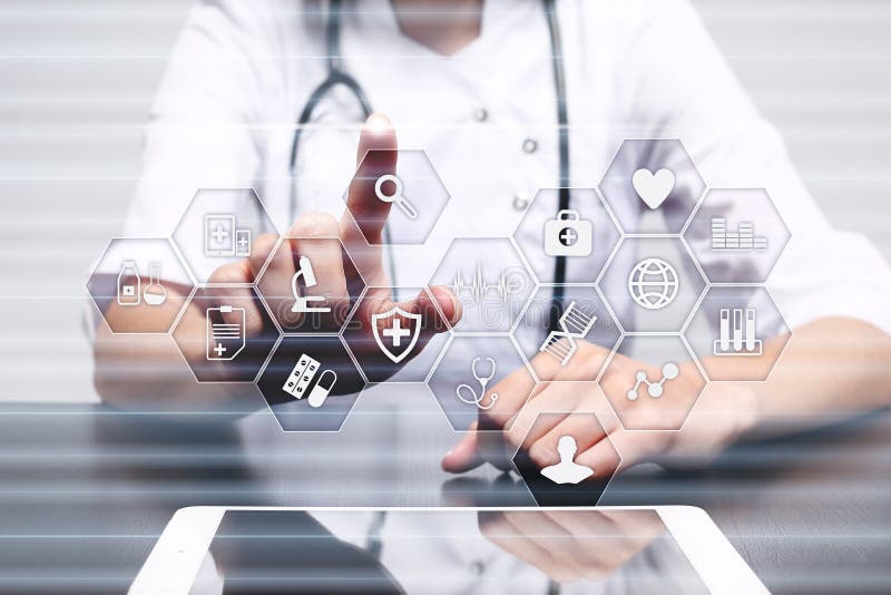 Geneeskunde en gezondheidszorgconcept Medische arts die met moderne PC werken Elektronisch Gezondheidsverslag HAAR, EMR royalty-vrije stock foto Geneeskunde en gezondheidszorgconcept Medische arts die met moderne PC werken Elektronisch Gezondheidsverslag HAAR, EMR royalty-vrije stock foto