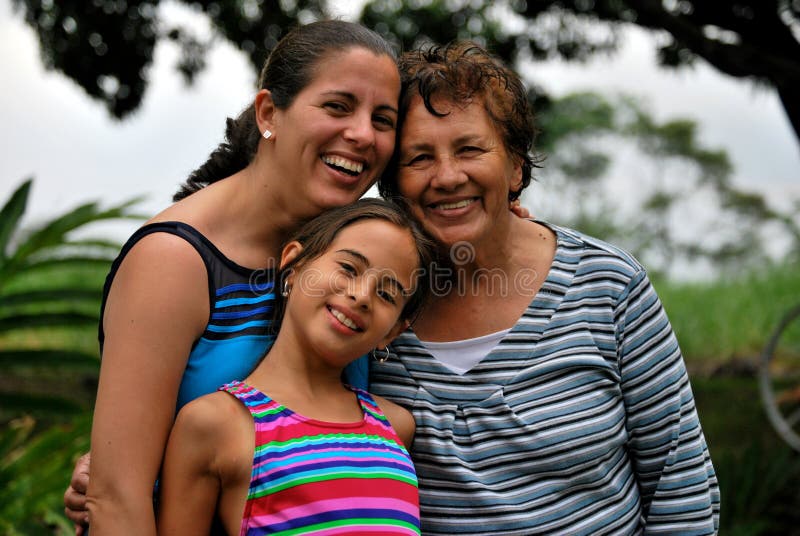 generations hispanic three women στοκ φωτογραφία με δικαίωμα ελεύθερης χρήσης generations hispanic three women στοκ φωτογραφία με δικαίωμα ελεύθερης χρήσης