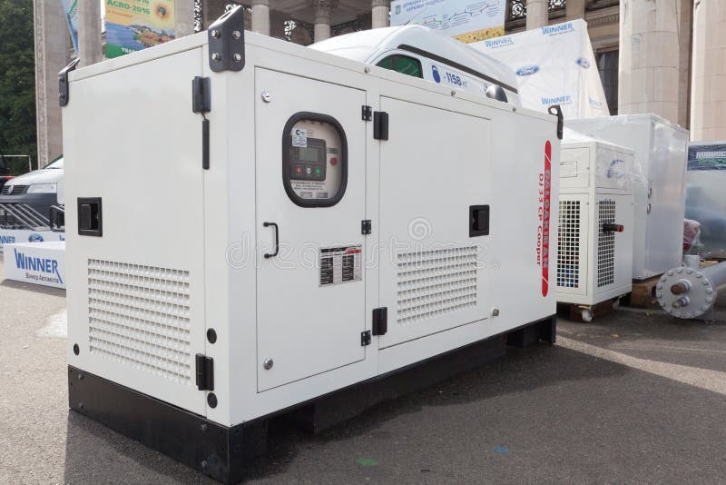 Generatore diesel mobile per energia elettrica di emergenza immagine stock Generatore diesel mobile per energia elettrica di emergenza immagine stock
