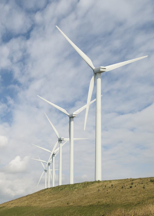 Generatori eolici su terra immagini stock Generatori eolici su terra immagini stock