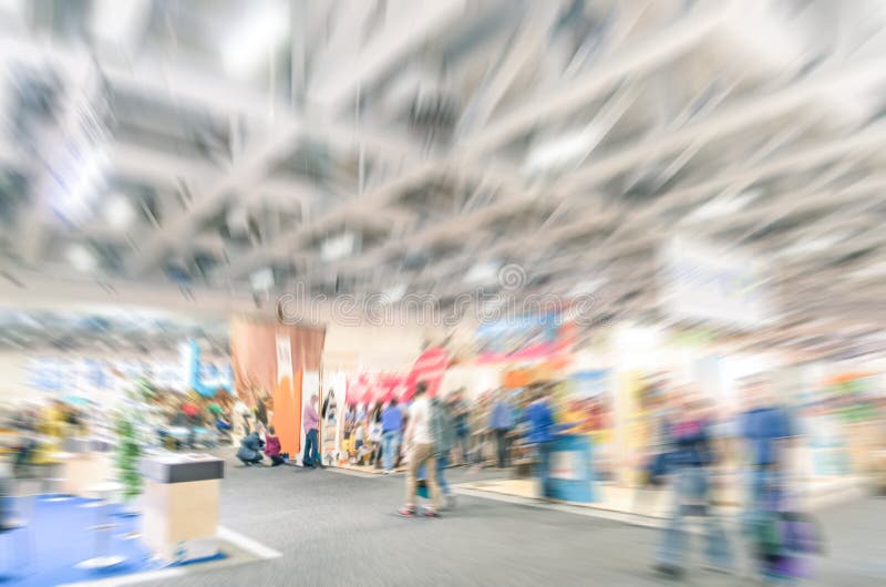 Generico stand fieristico sfocati con zoom sfocare Concetto di business di aggregazione sociale per meeting internazionale scambio.