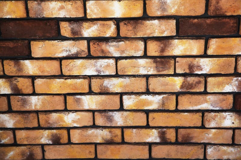 Generische verwitterte Backsteinmauer im Braun stockfotos