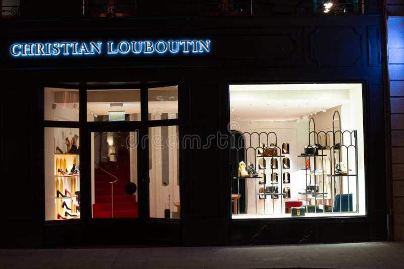 menneskelige ressourcer penge smal Christian Louboutin Window Store, Shoe Salon with High-end Stiletto  Footwear, Handbags on Display for Sale, Exposition Editorial Stock Image -  Image of boutique, design: 175647884