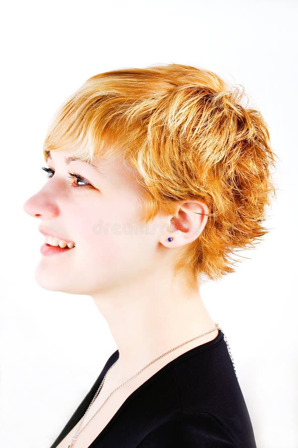 Gengibre/menina de cabelos curtos do redhead