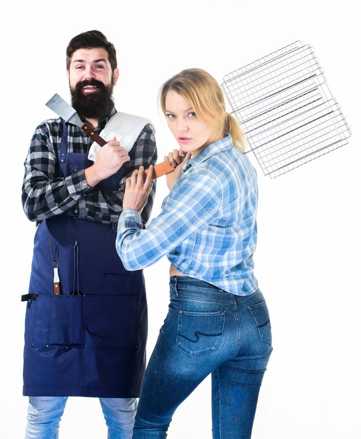 Genie?en von gl?cklichen Momenten Vater und Kinder mit Fahrr?dern Picknickgrill Nahrung, die Rezept kocht B?rtiger Hippie und M?d lizenzfreies stockbild Genie?en von gl?cklichen Momenten Vater und Kinder mit Fahrr?dern Picknickgrill Nahrung, die Rezept kocht B?rtiger Hippie und M?d lizenzfreies stockbild