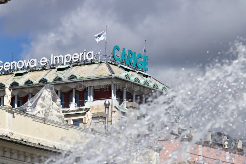 genoa Banca Carige som annonserar tecknet de ferrari piazza arkivfoton genoa Banca Carige som annonserar tecknet de ferrari piazza arkivfoton