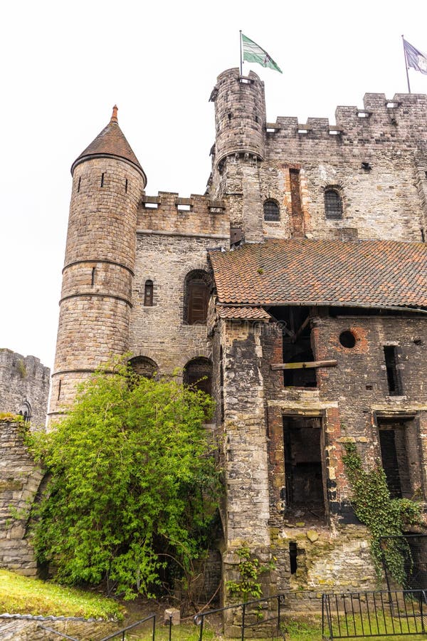 Gent, Belgi? - APRIL 6, 2019: Gravensteen Middeleeuws kasteel in Gent Details binnen het kasteel stock fotografie Gent, Belgi? - APRIL 6, 2019: Gravensteen Middeleeuws kasteel in Gent Details binnen het kasteel stock fotografie