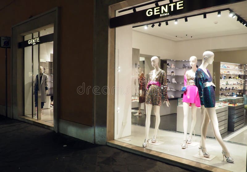 Burberry Women Fashion Store in Rome, Editorial Stock Image - Image of clothing, condotti: 165832914