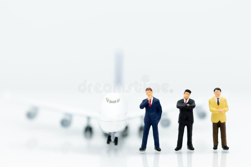 Gente di affari miniatura: gruppo di affari con l'aereo Uso di immagine per il viaggio del fondo, agenzia di advisory di viaggio